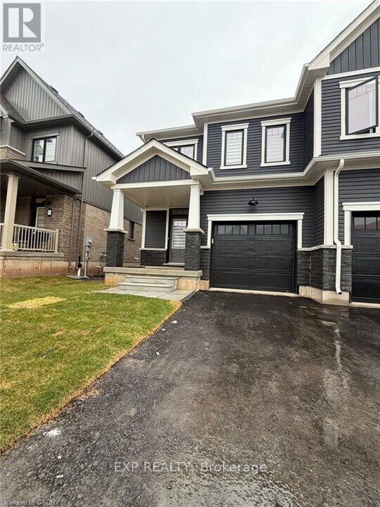 100 masters street in Welland, ON - Building Photo