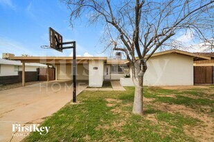 8046 N 56th Ave in Glendale, AZ - Building Photo