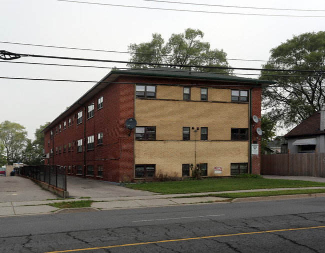 385 Melvin Ave in Hamilton, ON - Building Photo - Building Photo