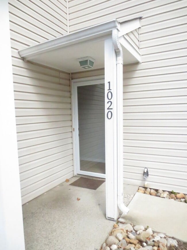 property at 1020 Pebblewood Dr
