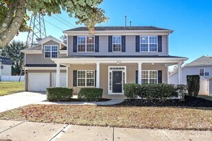 10122 Victoria Blake Dr in Cornelius, NC - Building Photo