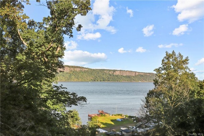 753 Warburton Ave, Unit 2 in Yonkers, NY - Building Photo - Building Photo
