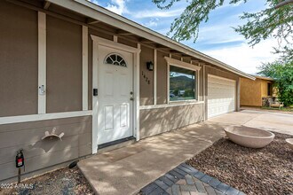 1428 W Joan De Arc Ave in Phoenix, AZ - Building Photo - Building Photo