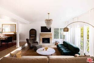 9809 Beeson Dr in Beverly Hills, CA - Building Photo