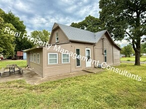 209 S Madison St in Spring Hill, KS - Building Photo - Building Photo