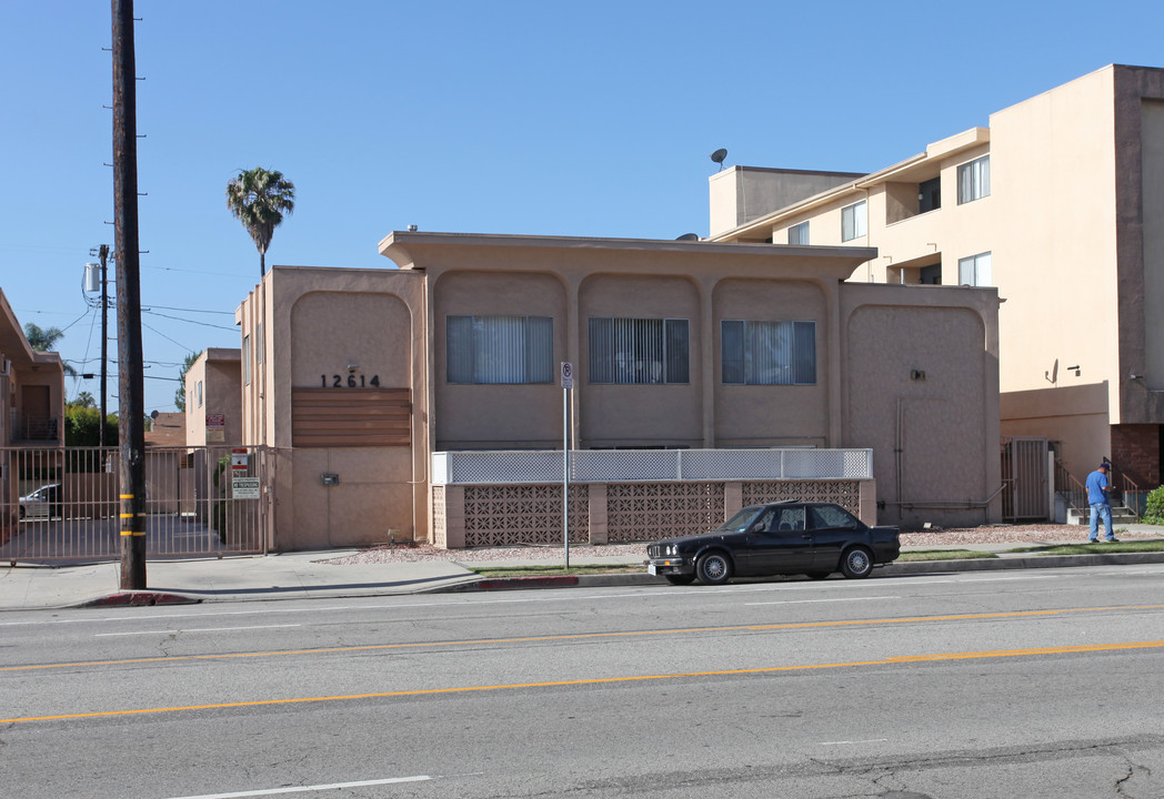 12614 Burbank Blvd in Valley Village, CA - Building Photo