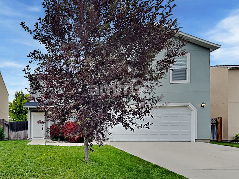 222 Parkmont Way in Caldwell, ID - Foto de edificio