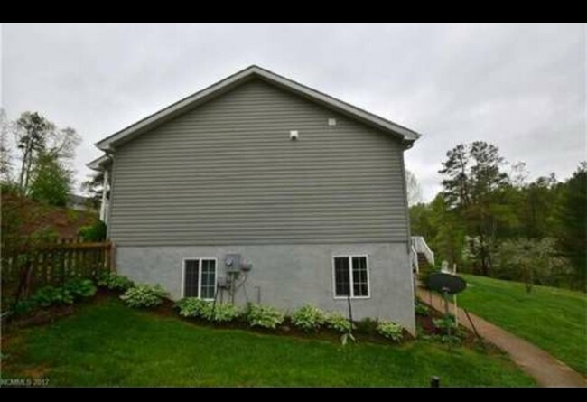 40 Serenity Ln in Leicester, NC - Building Photo - Building Photo