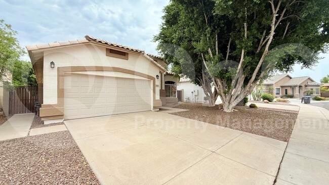 property at 920 W Breckenridge Ave