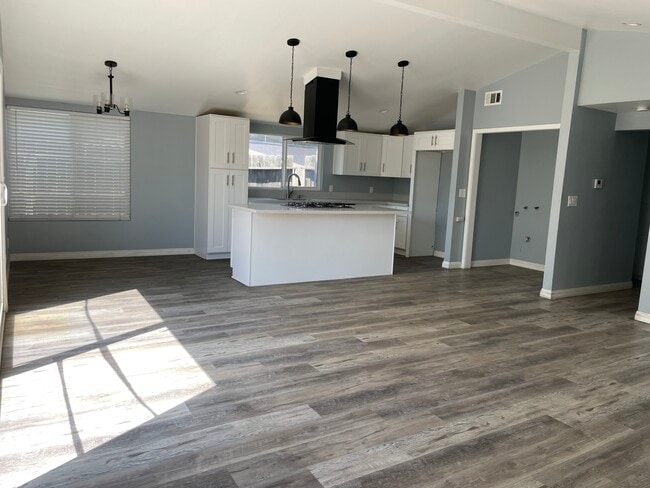 512 W Woodcrest Ave in Fullerton, CA - Building Photo - Building Photo