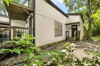 1913 Lightsey Rd in Austin, TX - Foto de edificio - Building Photo