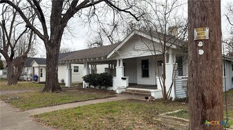 2114 Lyle Ave in Waco, TX - Building Photo