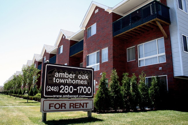 Amber Oak Townhomes in Royal Oak, MI - Foto de edificio - Building Photo