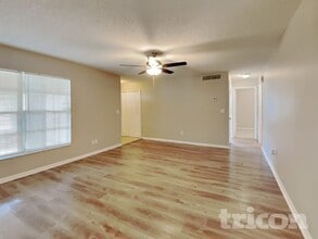 1002 Saxon Ct in Brandon, FL - Building Photo - Building Photo