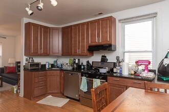 2616 N Marshfield Ave, Unit J02P in Chicago, IL - Foto de edificio - Building Photo