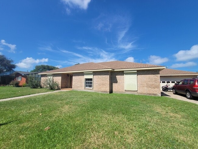 2626 Beluche Dr in Galveston, TX - Building Photo - Building Photo