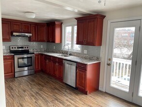 32 Lincoln Rd in Newton, MA - Building Photo - Building Photo