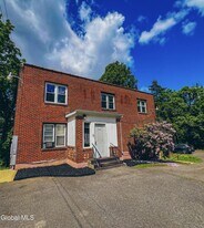 92D Columbia Turnpike in Rensselaer, NY - Building Photo