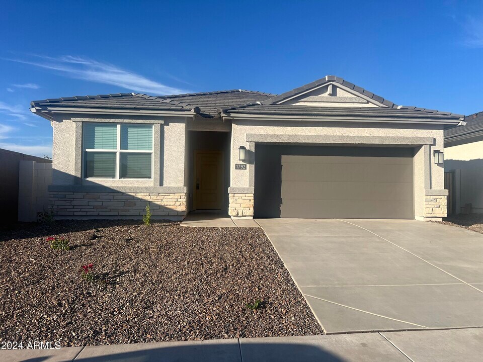 1792 W Spaulding Ave in Apache Junction, AZ - Building Photo