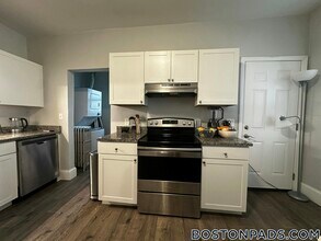 108 Callender St, Unit 2 in Boston, MA - Foto de edificio - Building Photo