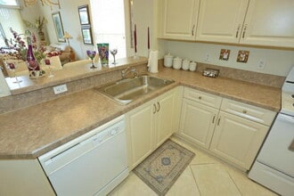 7240 Cataluna Cir in Delray Beach, FL - Foto de edificio - Building Photo