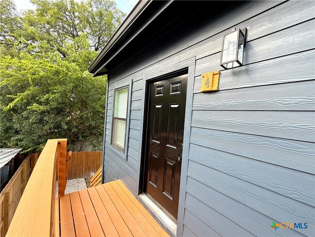 property at 2204 W San Antonio St