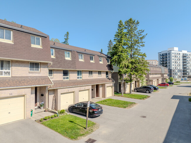 Willow Park Condominiums in Kitchener, ON - Building Photo - Building Photo