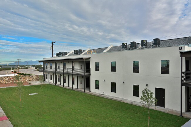 Ranger Trail Apartments in El Paso, TX - Foto de edificio - Building Photo