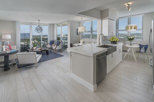 Sunrise Harbor in Fort Lauderdale, FL - Building Photo