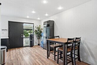 4630 N 68th St, Unit 201 in Scottsdale, AZ - Foto de edificio - Building Photo