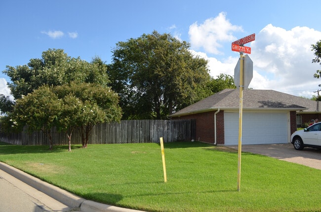 303 Grizzly Trail in Harker Heights, TX - Building Photo - Building Photo