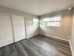 W147N8356 Manchester Dr in Menomonee Falls, WI - Building Photo - Building Photo