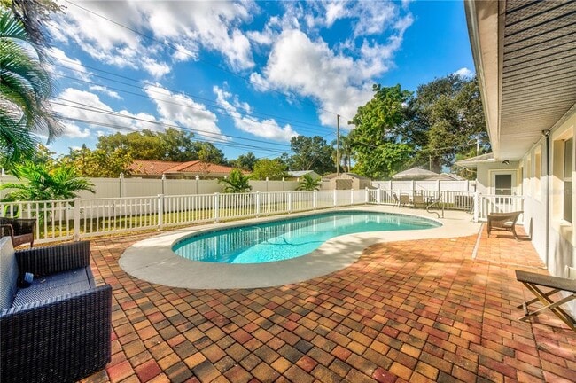 5244 35th Terrace N in St. Petersburg, FL - Building Photo - Building Photo