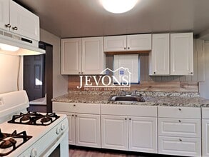 1017 E Spruce St in Yakima, WA - Building Photo - Building Photo