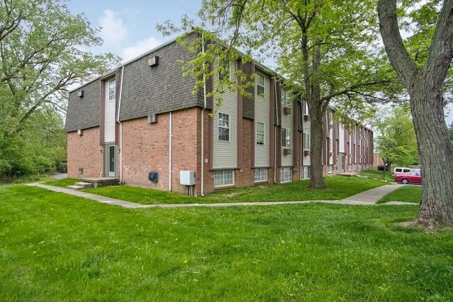 Point Place Apartments in Toledo, OH - Building Photo - Building Photo