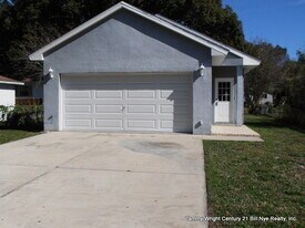 5043 5th St in Zephyrhills, FL - Building Photo