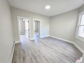 147 Jericho Tpke in Mineola, NY - Building Photo - Building Photo