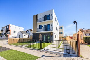 2424 S West View St in Los Angeles, CA - Building Photo