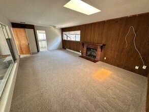 5077 Rockford Dr in San Diego, CA - Foto de edificio - Building Photo