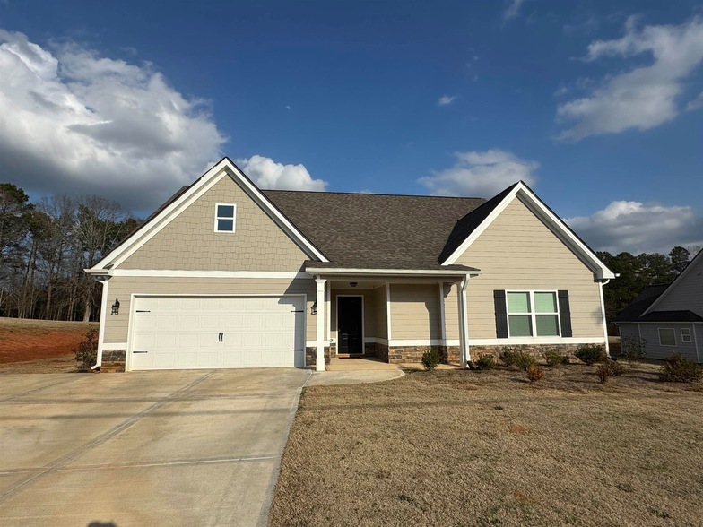 193 Loch Way, Unit 122 in Eatonton, GA - Building Photo