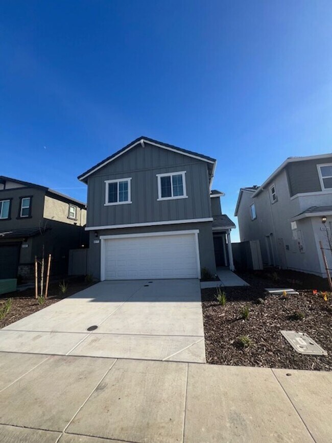 8072 Whippersnapper Wy in Roseville, CA - Building Photo - Building Photo