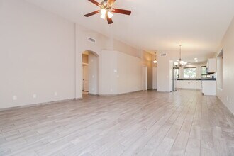 15881 W Latham St in Goodyear, AZ - Foto de edificio - Building Photo