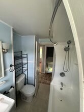 331 King Philip St, Unit 2 in Raynham, MA - Foto de edificio - Building Photo