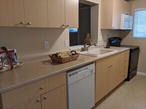260 SW Clark St-Unit -B in Issaquah, WA - Building Photo - Building Photo