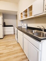 221 8th St E, Unit 2 in Winona, MN - Building Photo