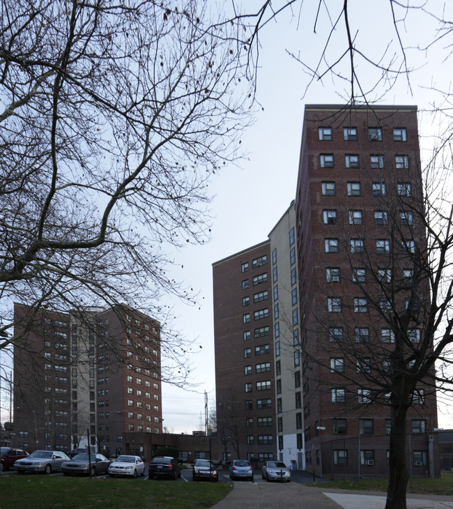 Wilson Park in Philadelphia, PA - Foto de edificio - Building Photo