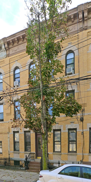 5930 Putnam Ave in Ridgewood, NY - Building Photo