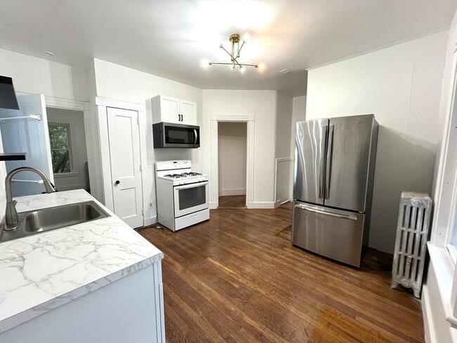 168 Elliot St in Newton, MA - Building Photo - Building Photo