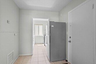 8100 Crespi Blvd in Miami Beach, FL - Building Photo - Building Photo