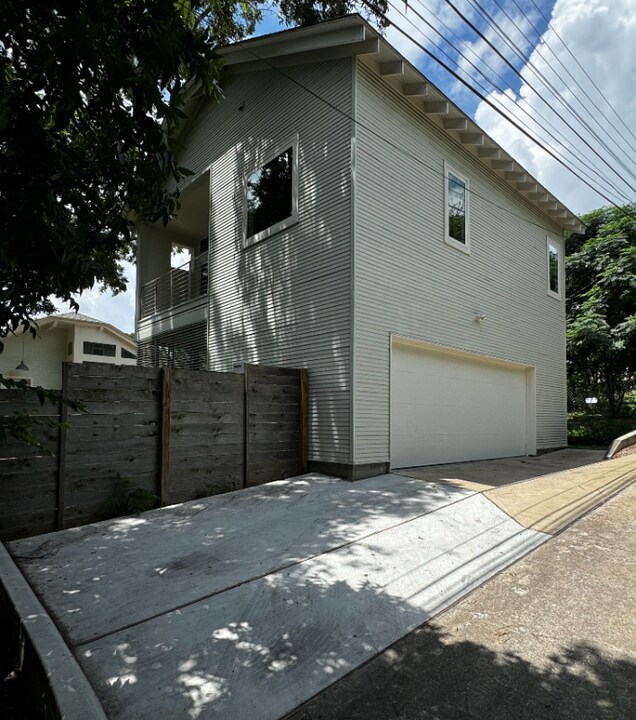 2006 New York Dr in Austin, TX - Foto de edificio